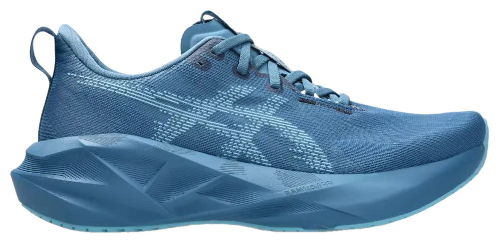 ASICS Novablast 5 in the Winter Sea/Stillwater colorway.
